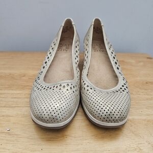 Naturalizer Women's Metallic Comfort Shoe Brina Wedge Pump, Gold Size 5.5